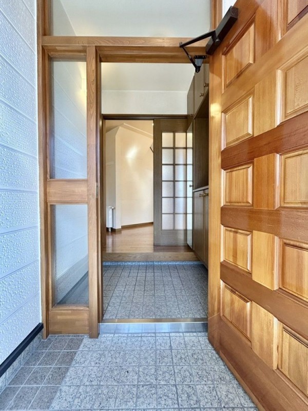 【リフォーム中　玄関】
