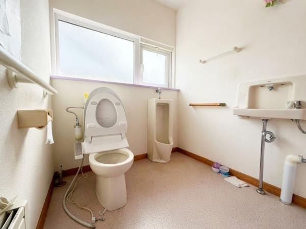 トイレ2：ゆとりのあるトイレスペース♪