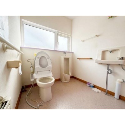 トイレ2：ゆとりのあるトイレスペース♪