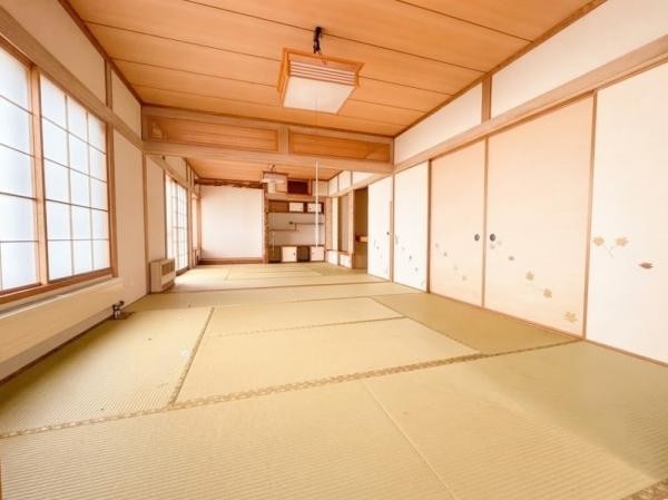 和室1：奥行きのある広々とした和室♪