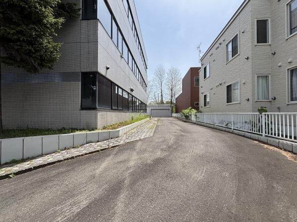 ■ 千歳・北広島エリアへのアクセスもしやすく、周辺には住宅地