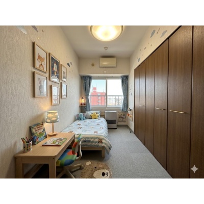 東向き洋室約5帖。※家具設置合成写真です。写真の家具等は含まれません。