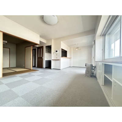 大きな窓設置の西向きリビングです。6帖の和室を開放させ、ゆとりのある生活が実現します。