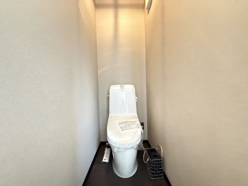 温水洗浄便座付きで、快適に使用できるトイレです♪