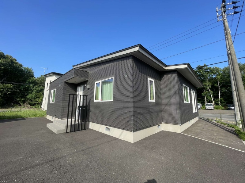 千歳市幸福の平家、太陽光発電＆屋内蓄電池のある省エネ高機能住宅です。
