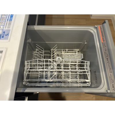 家事時間を短縮できる食器洗い乾燥機を完備。手洗いより節水になり、食後の後片付けもラクラクです。