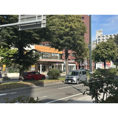 地下鉄円山公園駅まで徒歩2分。都心へスムーズにアクセスでき、通勤・通学やお出かけに利便性の高い好立地です。