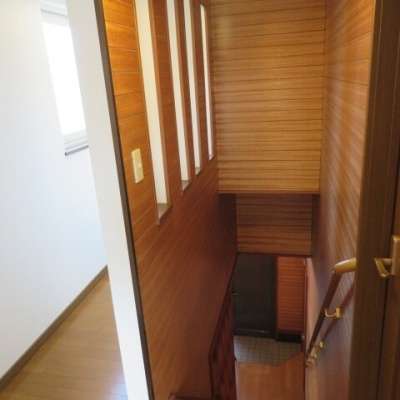 階段には手すり付き