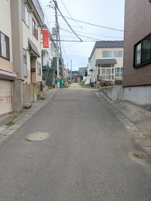 南東側前面道路
