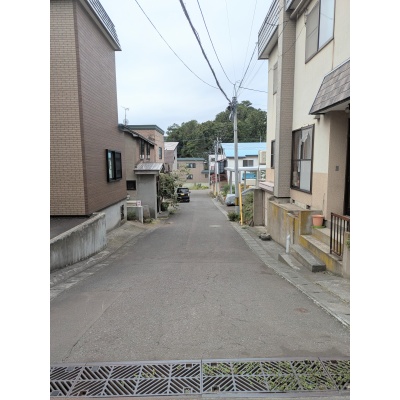 南東側前面道路