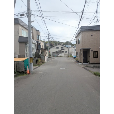 北東側前面道路