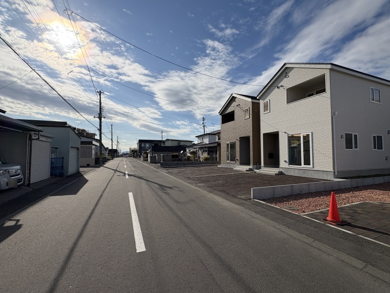 前面道路（南側・公道約8m）