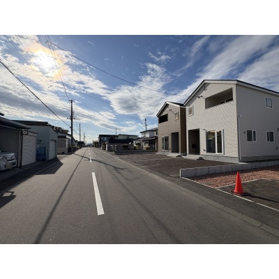 前面道路（南側・公道約8m）