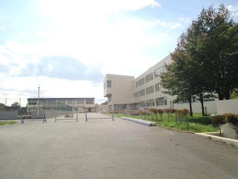 花川北中学校まで1000m
