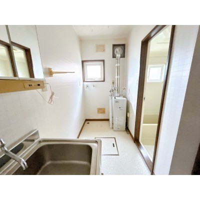 【期間限定現況販売】脱衣場の写真です。トイレと別空間のため…