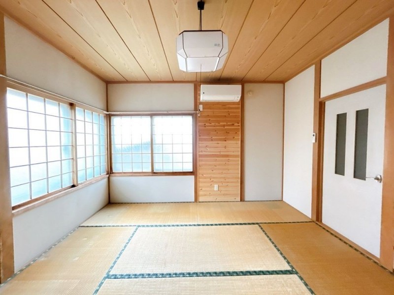 【期間限定現況販売】1階東側にある6畳の和室の別角度からの写…