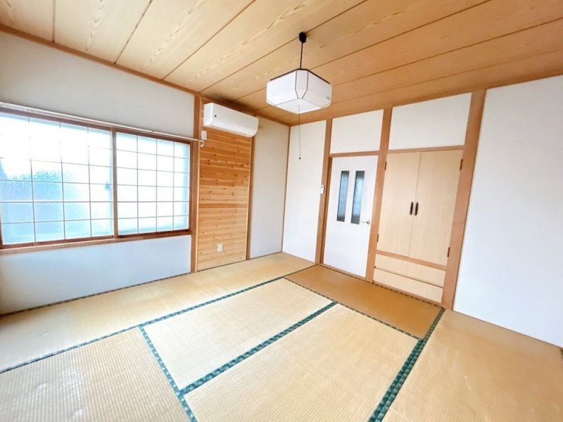 【期間限定現況販売】1階東側にある6畳の和室です。冬場でも冷…