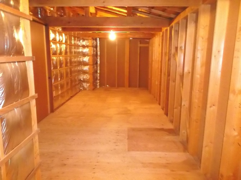 屋根裏収納