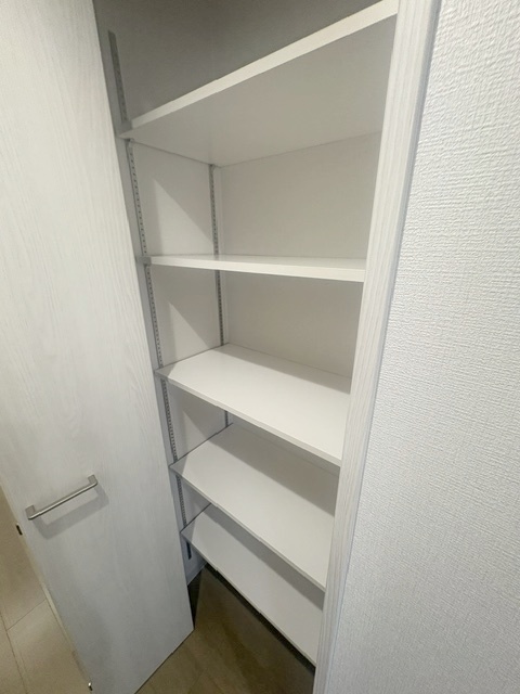ホール　収納棚