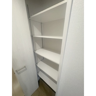 ホール　収納棚