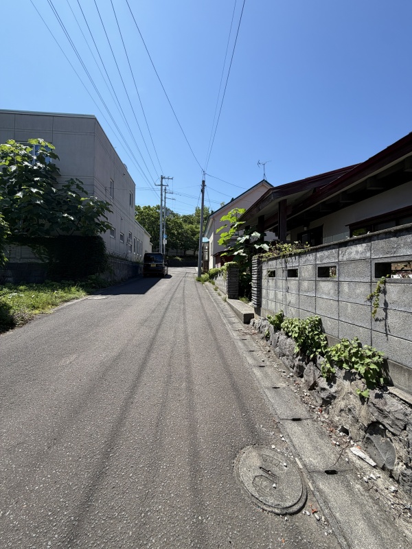 下から