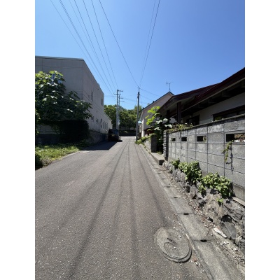 下から