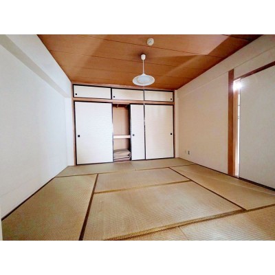 続き間の和室です