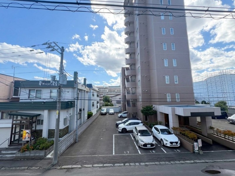 【角部屋ならではの解放感】周囲の視界が開けた良好な眺望！明…
