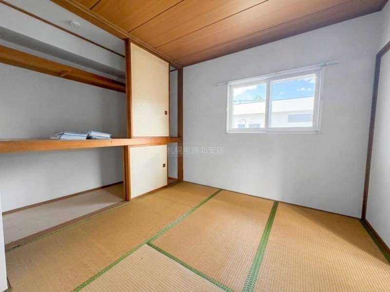 押入収納を備えた和室空間！そのまま畳の良さを活かしても、洋…