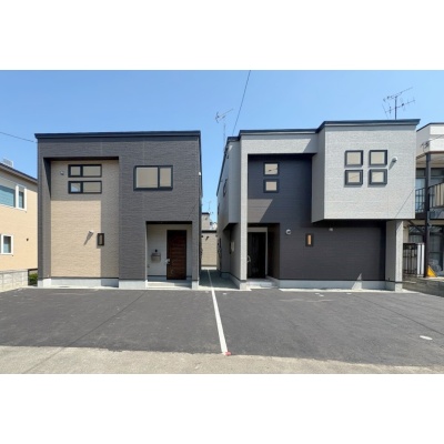 人気の西区八軒エリアにて新築戸建てが完成しました。周辺環境も充実しており、快適な新生活が待っています！