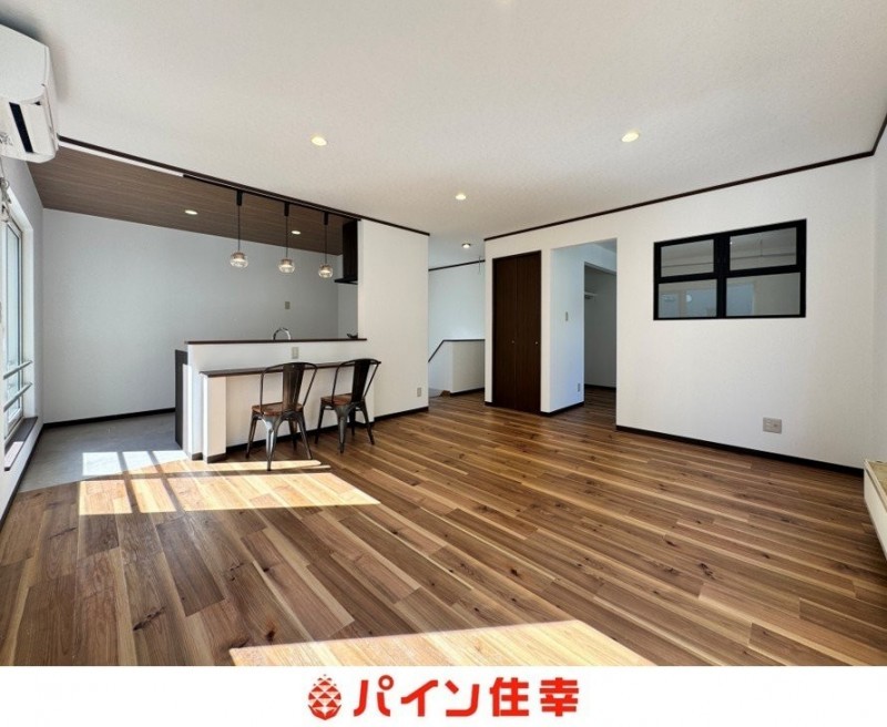 ☆【2年間の設備保証付】／電動シャッター車庫付き物件☆