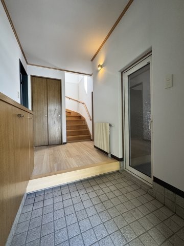 全室パネルヒーターつきで玄関も暖かいです