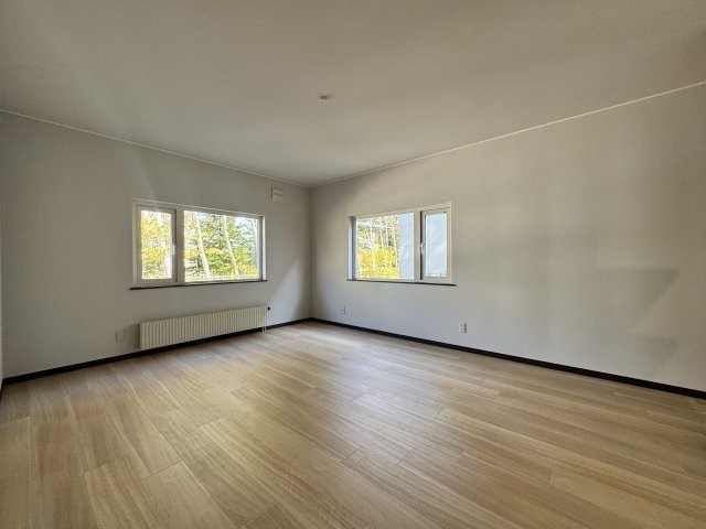 1階洋室は部屋にも寝室にもできる10帖