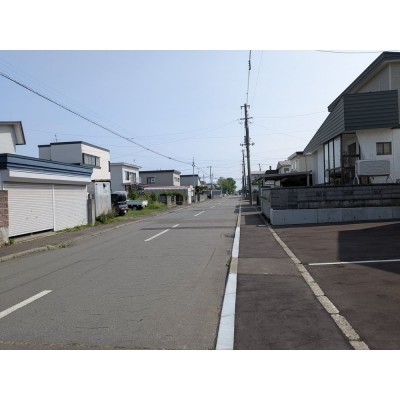 前面道路はゆとりのある約9ｍ幅◎ 冬場の雪道でも安心感のある…