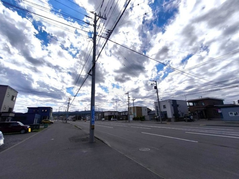 前面道路含む外観