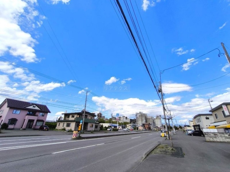 前面道路含む外観