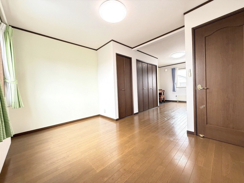 間仕切り壁を設けることで、ライフスタイルに合わせて3LDKとしてお使いいただけます♪