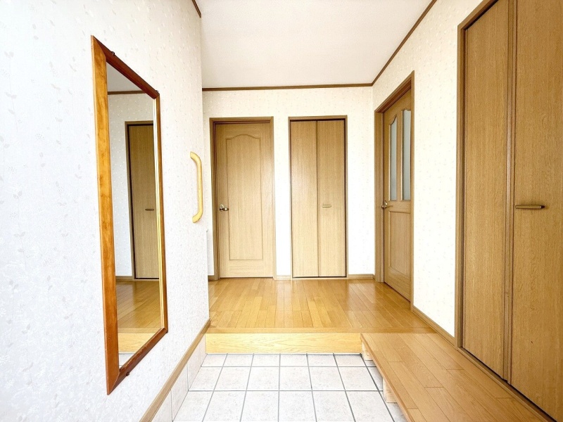 大きな姿見もあり、お出かけ前の身だしなみチェックにも便利です♪