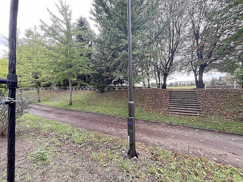 庭から出れる遊歩道♪
階段を上がると太陽公園♪