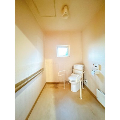 【期間限定現況販売】トイレです。手洗いスペースがあり、衛生…