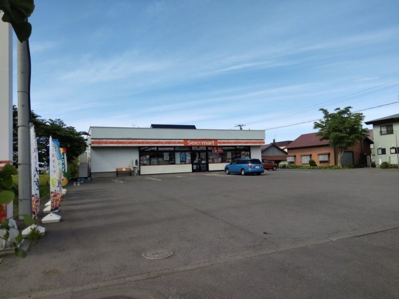 セイコーマート余市黒川店様まで約590ｍ徒歩8分。徒歩圏内にコ…