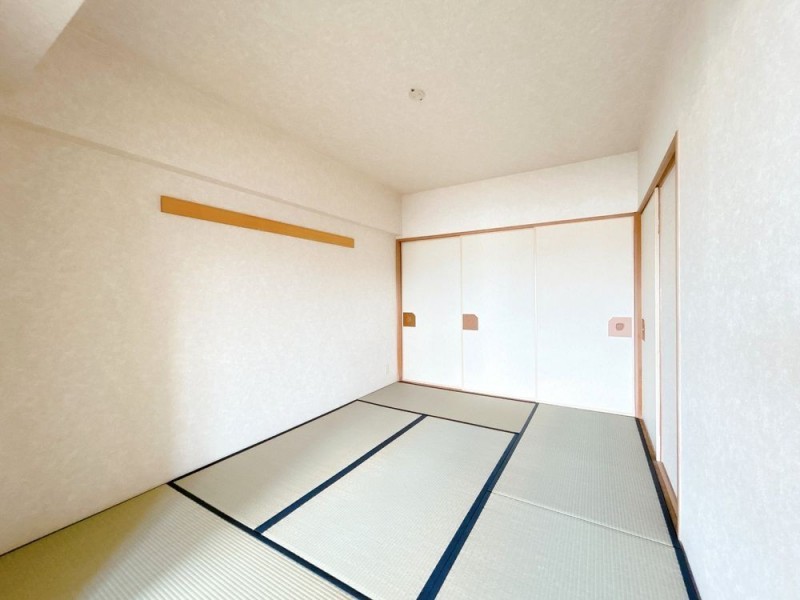 【リフォーム前写真】リビング間続きの和室は洋室に変更いたし…