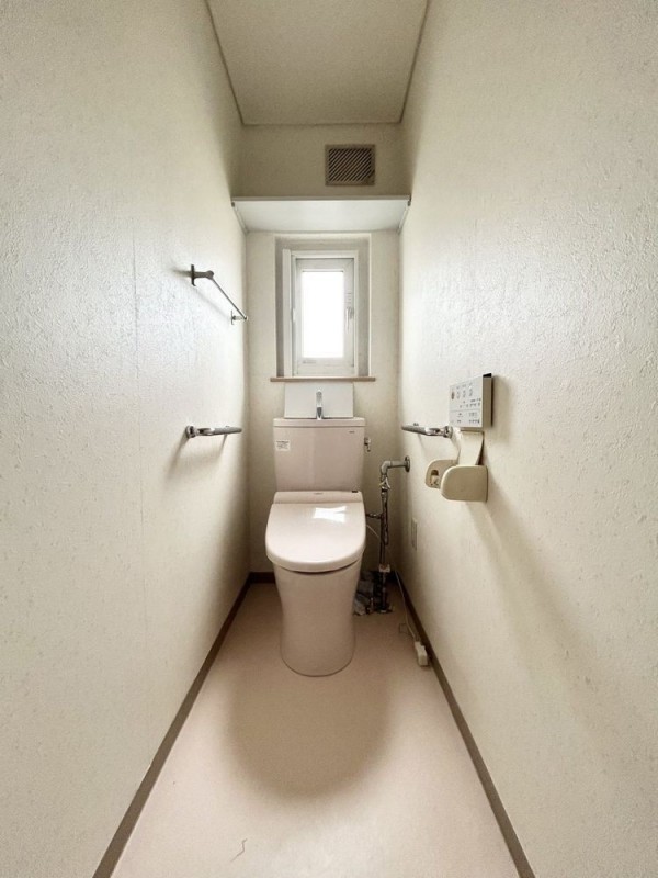 【現況】トイレは1階、2階にそれぞれございます。