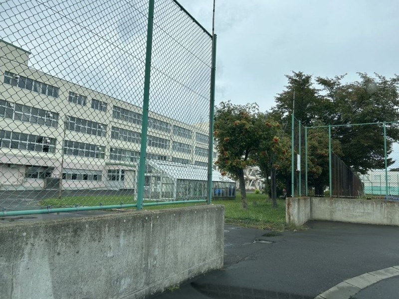 【中学校】稲陵中学校まで徒歩約6分です。