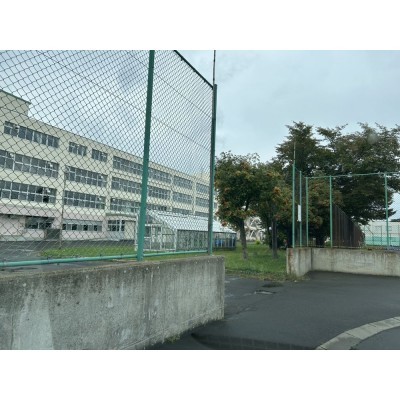 【中学校】稲陵中学校まで徒歩約6分です。