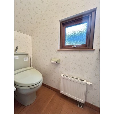 【現況】1階のトイレです。トイレは2階にもございます。