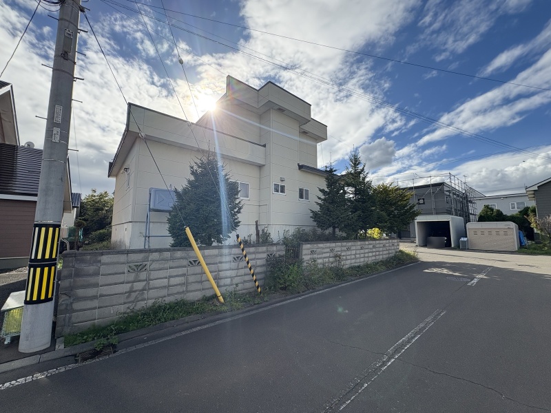 現地 別角度からの外観（更地渡し）