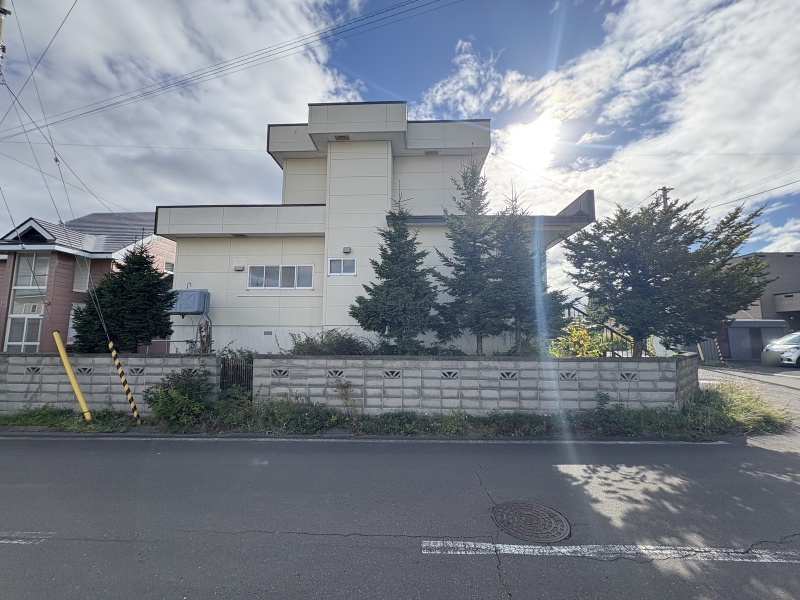 現地 道路側からの外観