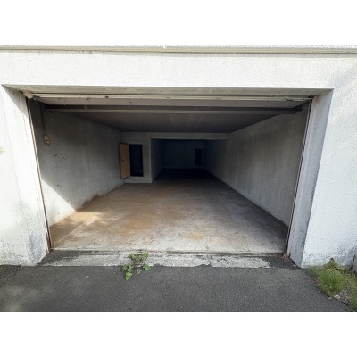シャッター付き地下物置