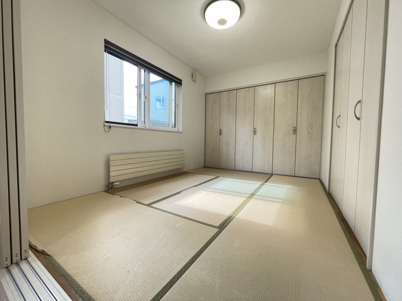 千歳市みどり台北3丁目 都市ガスエコジョーズ 5LDK中古戸建 1階リビング横6帖居室